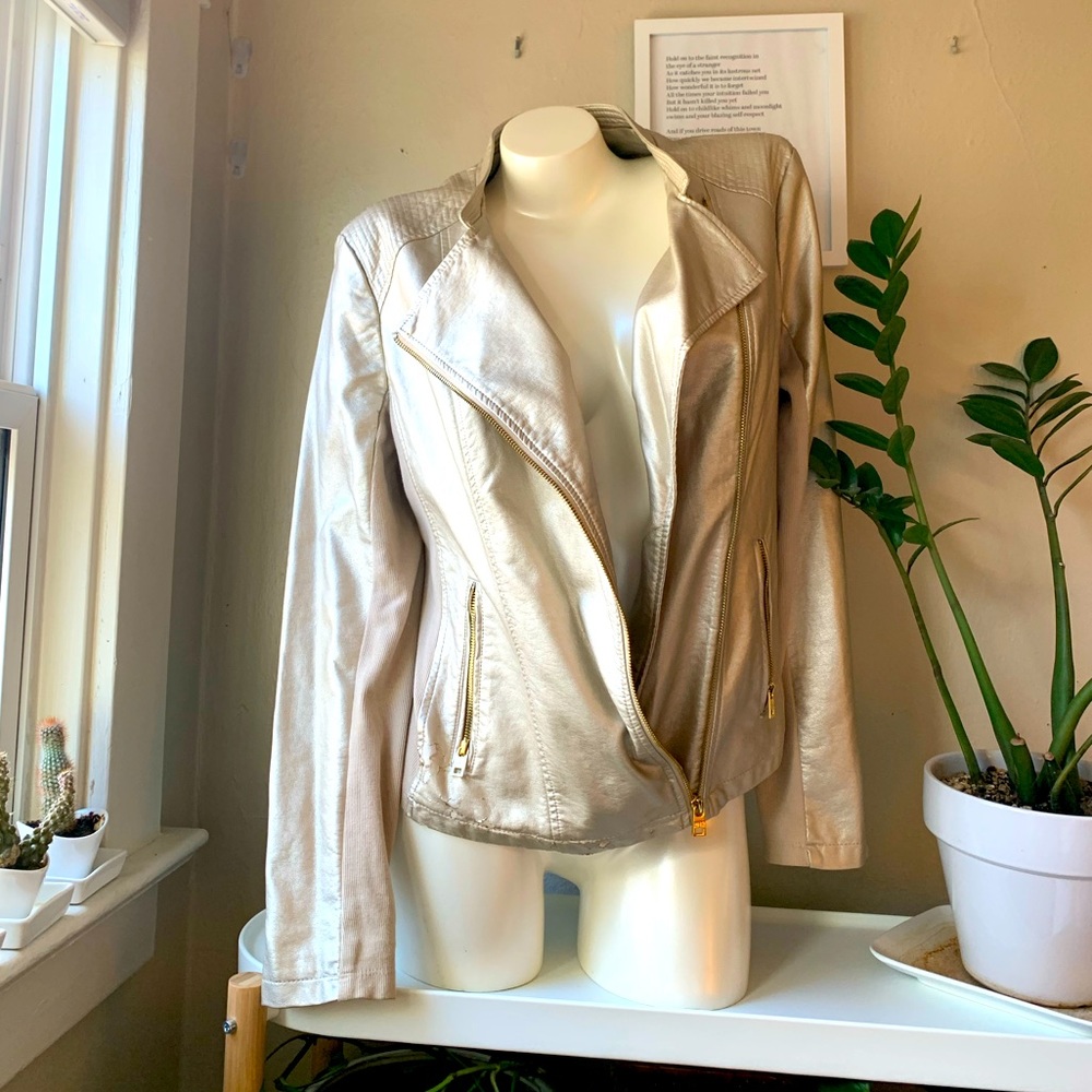 Metallic (faux) leather jacket with golden sheen ✨